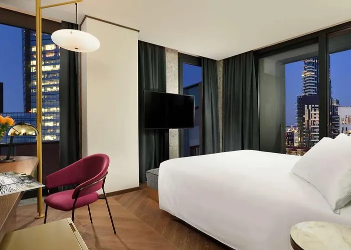 Verticale | Esperienze Milánó